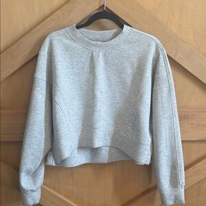 Abercrombie & Fitch Light Gray Cropped Crewneck Sweatshirt